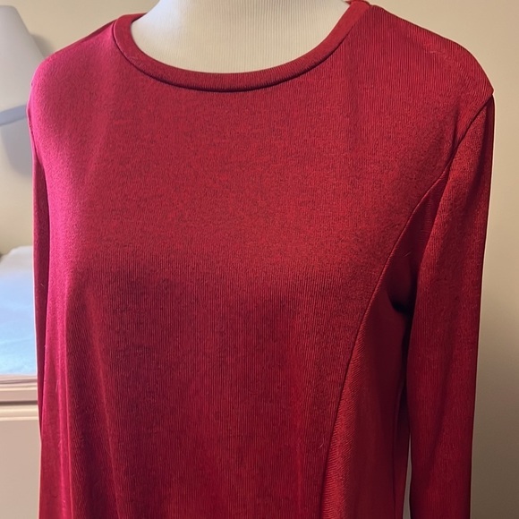Yoins deep red/crimson long sleeve tunic top with twist at hem - Picture 3 of 10